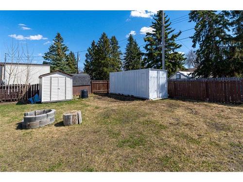 1233 Downie Street, Carstairs, AB - Outdoor