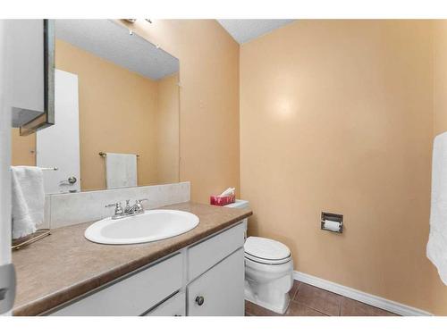 770 Ranchview Circle Nw, Calgary, AB - Indoor Photo Showing Bathroom