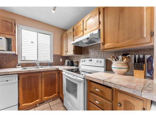 770 Ranchview Circle Nw, Calgary, AB - Indoor Photo Showing Kitchen With Double Sink