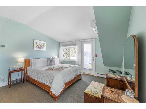 111 Severn Avenue, Rosebud, AB - Indoor Photo Showing Bedroom