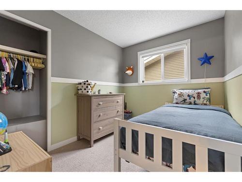 259 Sandstone Road Nw, Calgary, AB - Indoor Photo Showing Bedroom