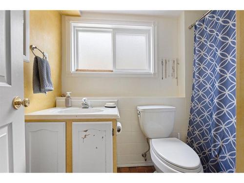 259 Sandstone Road Nw, Calgary, AB - Indoor Photo Showing Bathroom