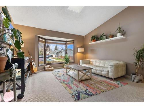 259 Sandstone Road Nw, Calgary, AB - Indoor Photo Showing Other Room