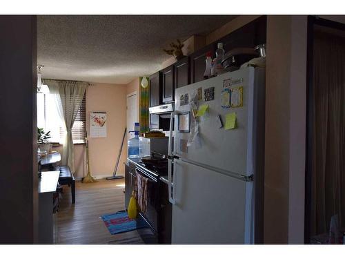 103 Applewood Drive Se, Calgary, AB - Indoor Photo Showing Kitchen