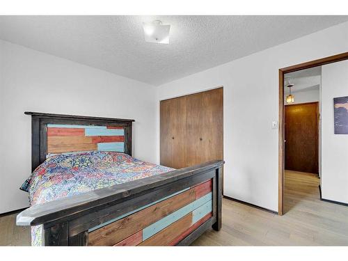 305-635 57 Avenue Sw, Calgary, AB - Indoor Photo Showing Bedroom