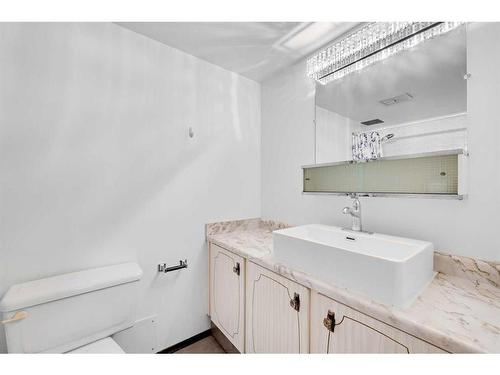 305-635 57 Avenue Sw, Calgary, AB - Indoor Photo Showing Bathroom