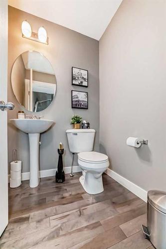 377 Mckenzie Towne Gate Se, Calgary, AB - Indoor Photo Showing Bathroom