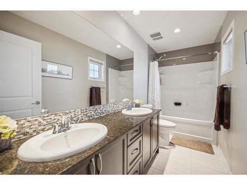 148 Hillcrest Drive Sw, Airdrie, AB - Indoor Photo Showing Bathroom