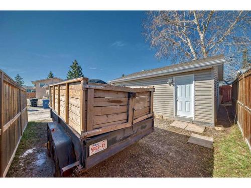 195 Pinecliff Way Ne, Calgary, AB - Outdoor With Exterior