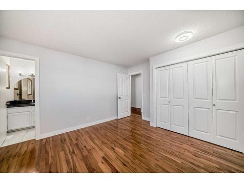 2044 Pinetree Crescent Ne, Calgary, AB - Indoor Photo Showing Other Room