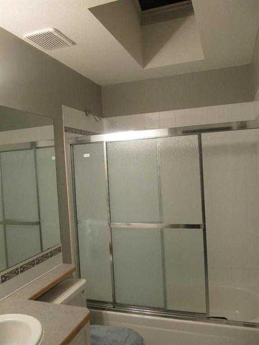 90 Arbour Stone Crescent Nw, Calgary, AB - Indoor Photo Showing Bathroom