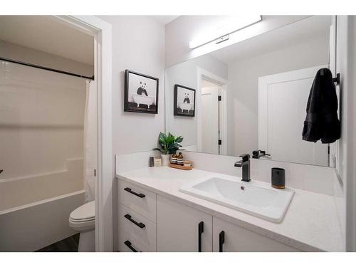 112 Carringsby Manor Nw, Calgary, AB - Indoor Photo Showing Bathroom
