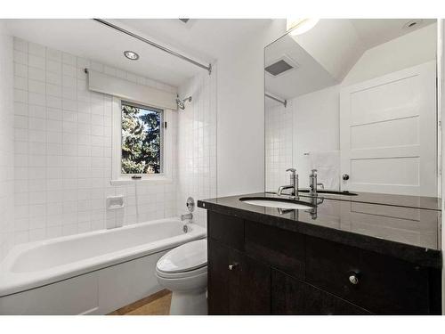 717 Royal Avenue Sw, Calgary, AB - Indoor Photo Showing Bathroom