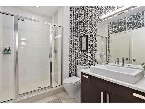 3925 15A Street Sw, Calgary, AB - Indoor Photo Showing Bathroom