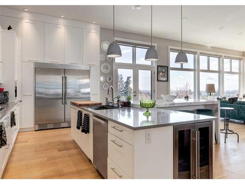 4623 Norquay Drive Nw, Calgary, AB - Indoor Photo Showing Kitchen With Upgraded Kitchen