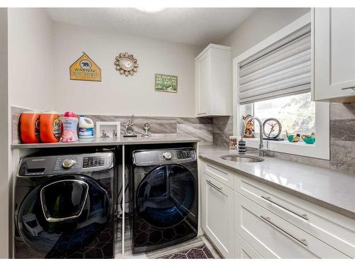 4623 Norquay Drive Nw, Calgary, AB - Indoor Photo Showing Laundry Room