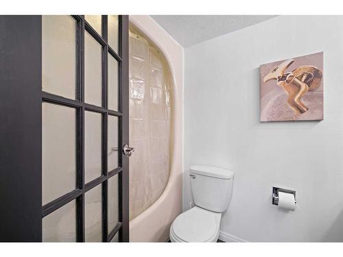 202-2114 17 Street Sw, Calgary, AB - Indoor Photo Showing Bathroom