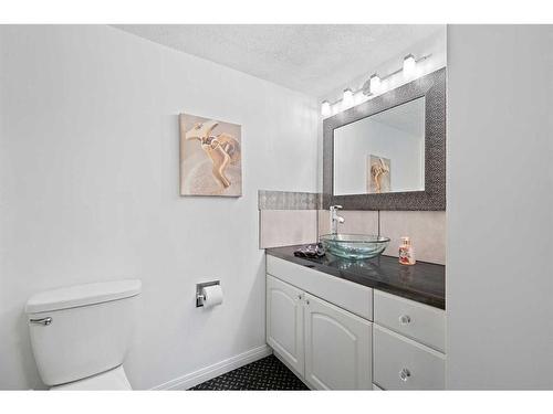 202-2114 17 Street Sw, Calgary, AB - Indoor Photo Showing Bathroom