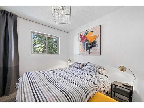 202-2114 17 Street Sw, Calgary, AB - Indoor Photo Showing Bedroom