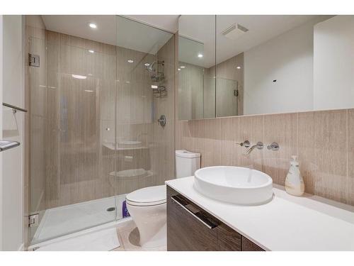 2108-901 10 Avenue Sw, Calgary, AB - Indoor Photo Showing Bathroom