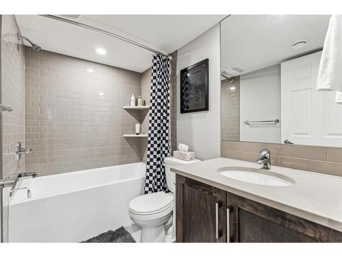74 Buckskin Way, Cochrane, AB - Indoor Photo Showing Bathroom