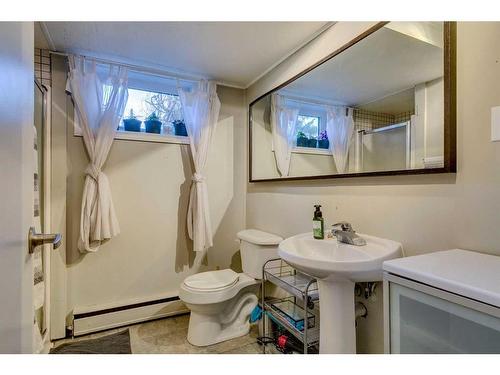 5113 56 Avenue, Olds, AB - Indoor Photo Showing Bathroom