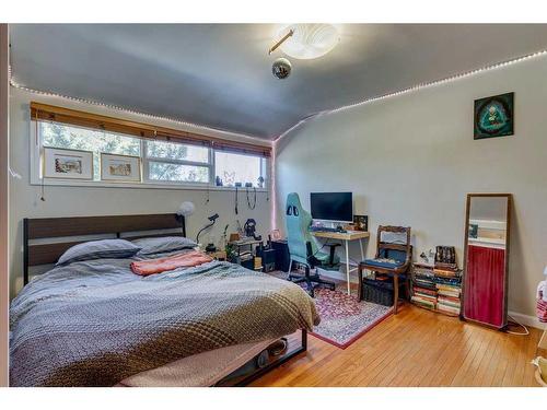 5113 56 Avenue, Olds, AB - Indoor Photo Showing Bedroom