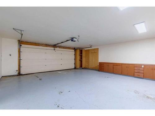305 East Chestermere Drive, Chestermere, AB - Indoor Photo Showing Garage
