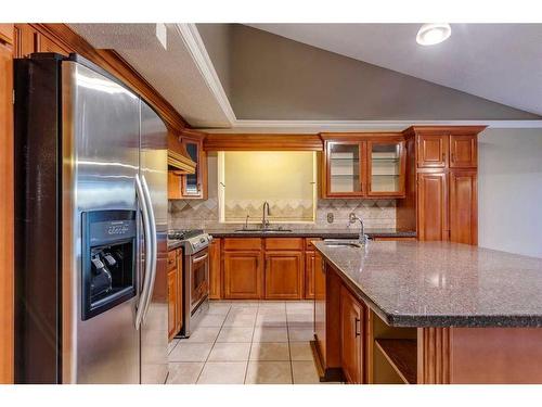 305 East Chestermere Drive, Chestermere, AB - Indoor Photo Showing Kitchen