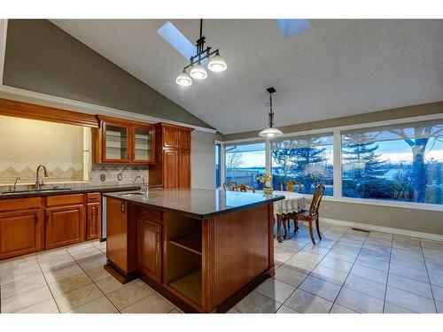 305 East Chestermere Drive, Chestermere, AB - Indoor Photo Showing Kitchen
