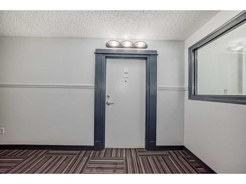 301-431 1 Avenue Ne, Calgary, AB - Indoor Photo Showing Other Room