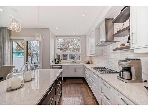1809 Broadview Road Nw, Calgary, AB - Indoor Photo Showing Kitchen With Upgraded Kitchen