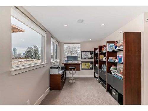 1809 Broadview Road Nw, Calgary, AB - Indoor Photo Showing Other Room