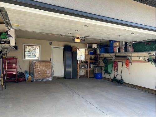 1809 Broadview Road Nw, Calgary, AB - Indoor Photo Showing Garage