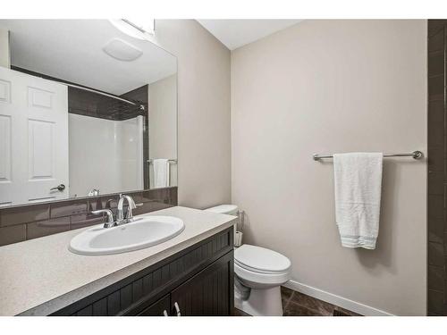 208 Mahogany Grove Se, Calgary, AB - Indoor Photo Showing Bathroom
