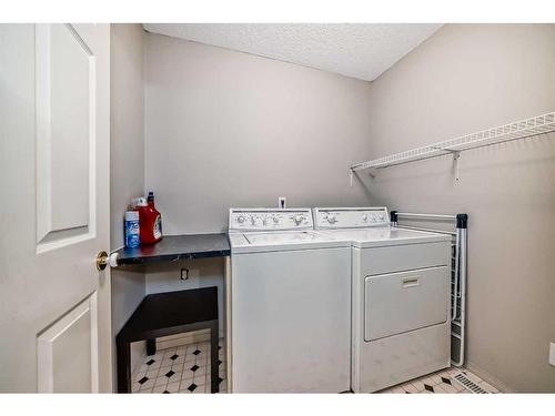 136 Hampstead Circle Nw, Calgary, AB - Indoor Photo Showing Laundry Room
