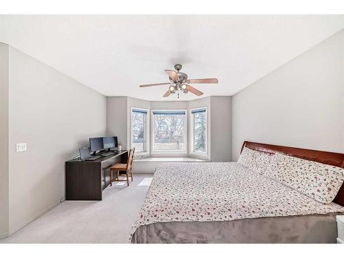 136 Hampstead Circle Nw, Calgary, AB - Indoor Photo Showing Bedroom
