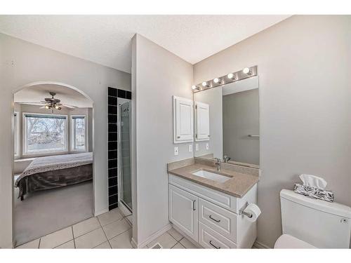 136 Hampstead Circle Nw, Calgary, AB - Indoor Photo Showing Bathroom