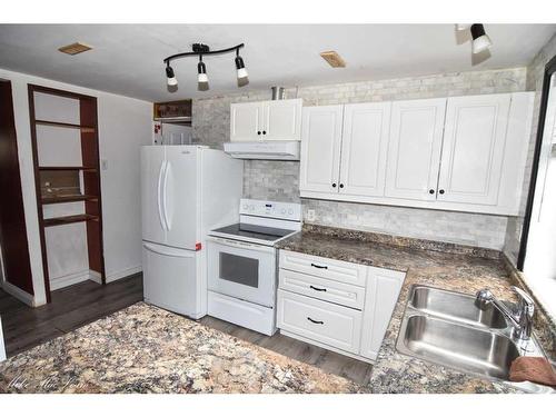 7724 47 Avenue Nw, Calgary, AB - Indoor Photo Showing Kitchen With Double Sink