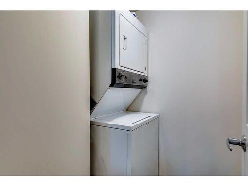 1606-1108 6 Avenue Sw, Calgary, AB - Indoor Photo Showing Laundry Room