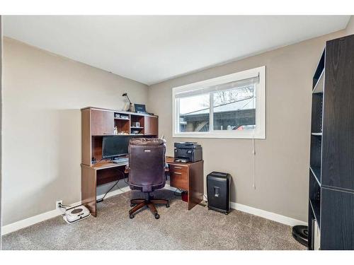 584 Bracewood Drive Sw, Calgary, AB - Indoor Photo Showing Office