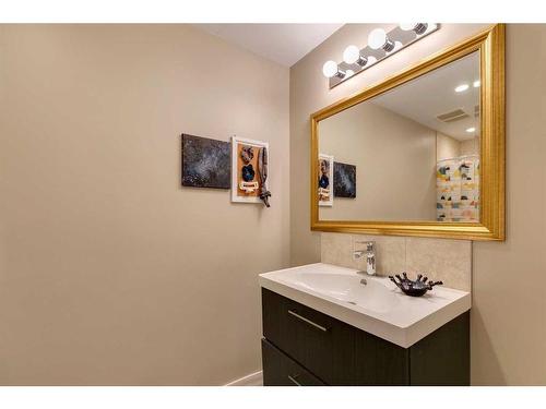20 Tuscany Ravine Court Nw, Calgary, AB - Indoor Photo Showing Bathroom