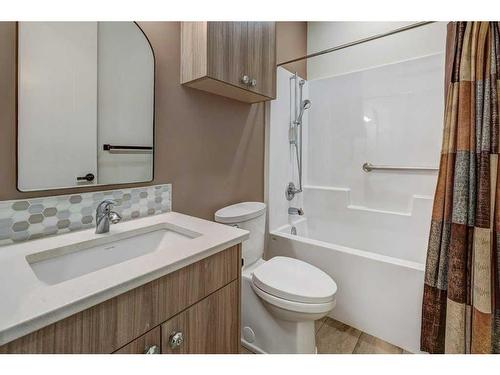 521 18A Street Nw, Calgary, AB - Indoor Photo Showing Bathroom