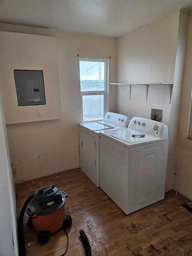 3816 Parkhill Place Sw, Calgary, AB - Indoor Photo Showing Laundry Room