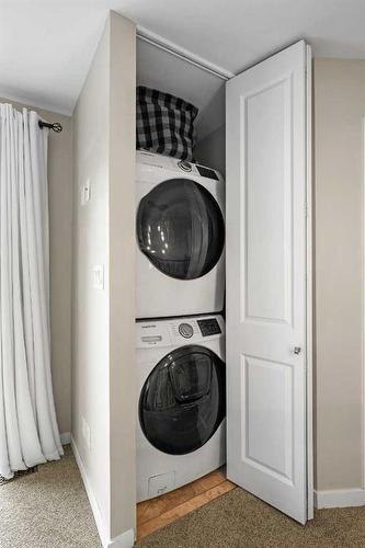 1048 Deer River Circle Se, Calgary, AB - Indoor Photo Showing Laundry Room