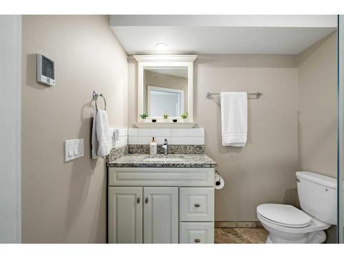 1048 Deer River Circle Se, Calgary, AB - Indoor Photo Showing Bathroom