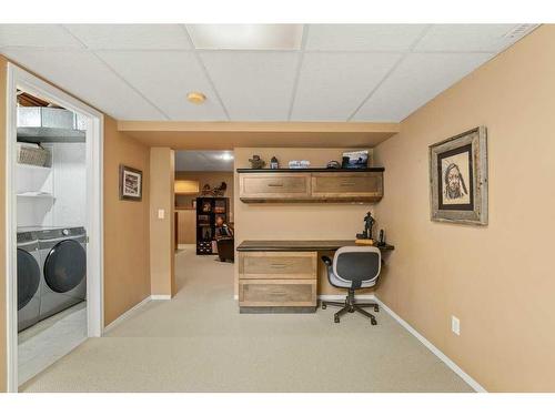 2331 Paliswood Road Sw, Calgary, AB - Indoor Photo Showing Laundry Room