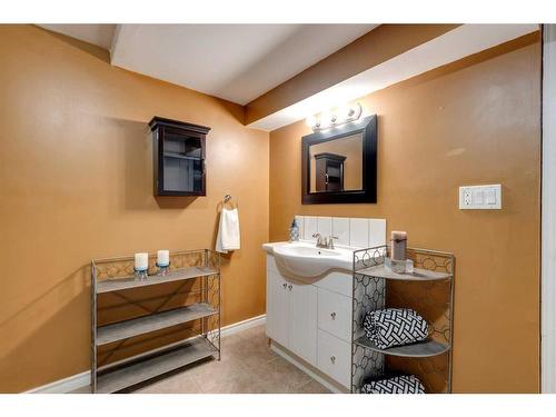 122 Sundown Close Se, Calgary, AB - Indoor Photo Showing Bathroom