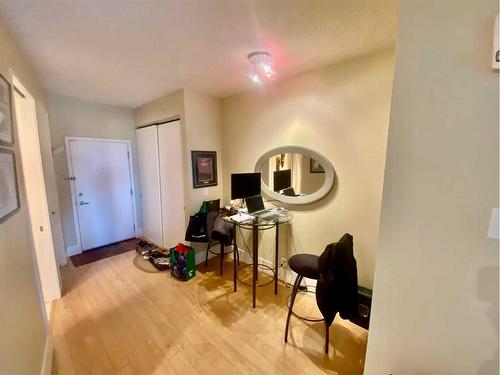 812-205 Riverfront Avenue Sw, Calgary, AB - Indoor Photo Showing Other Room