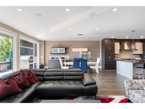 1822 18A Street Sw, Calgary, AB - Indoor Photo Showing Living Room